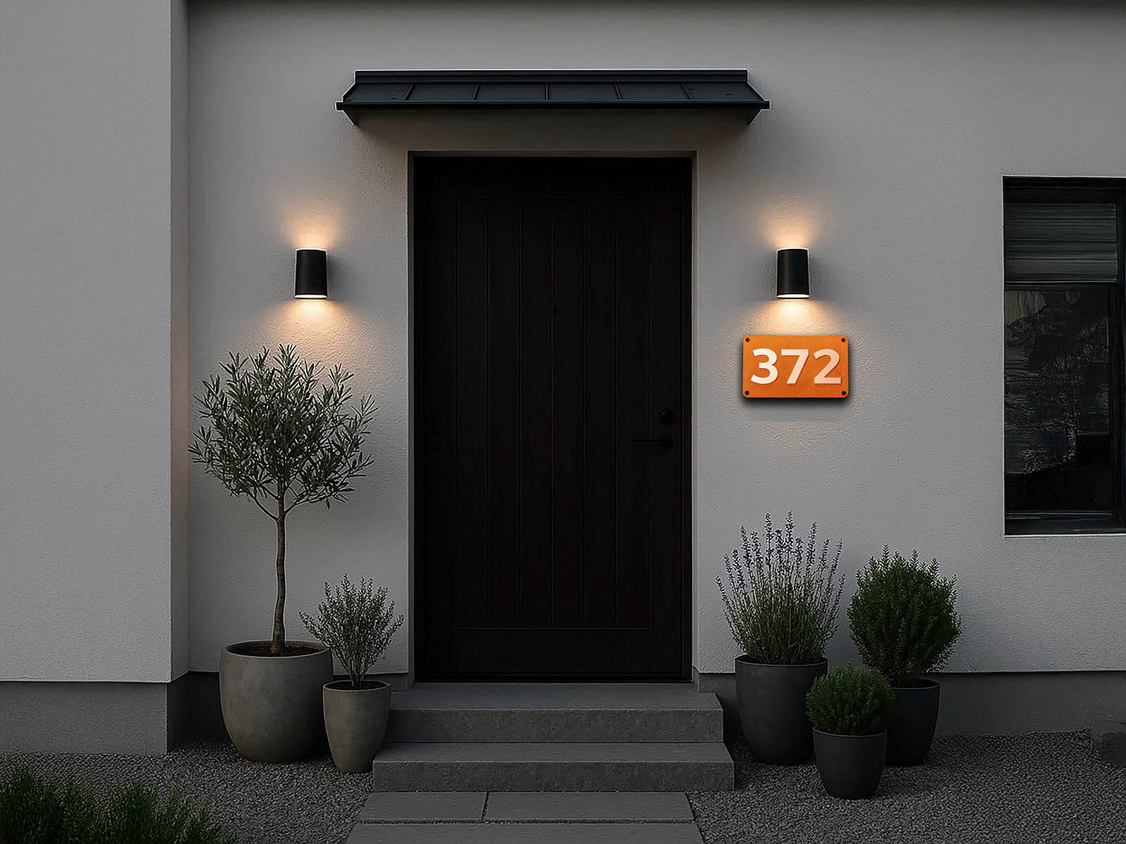 LED-huisnummerbord 372 op minimalistische witte gevel