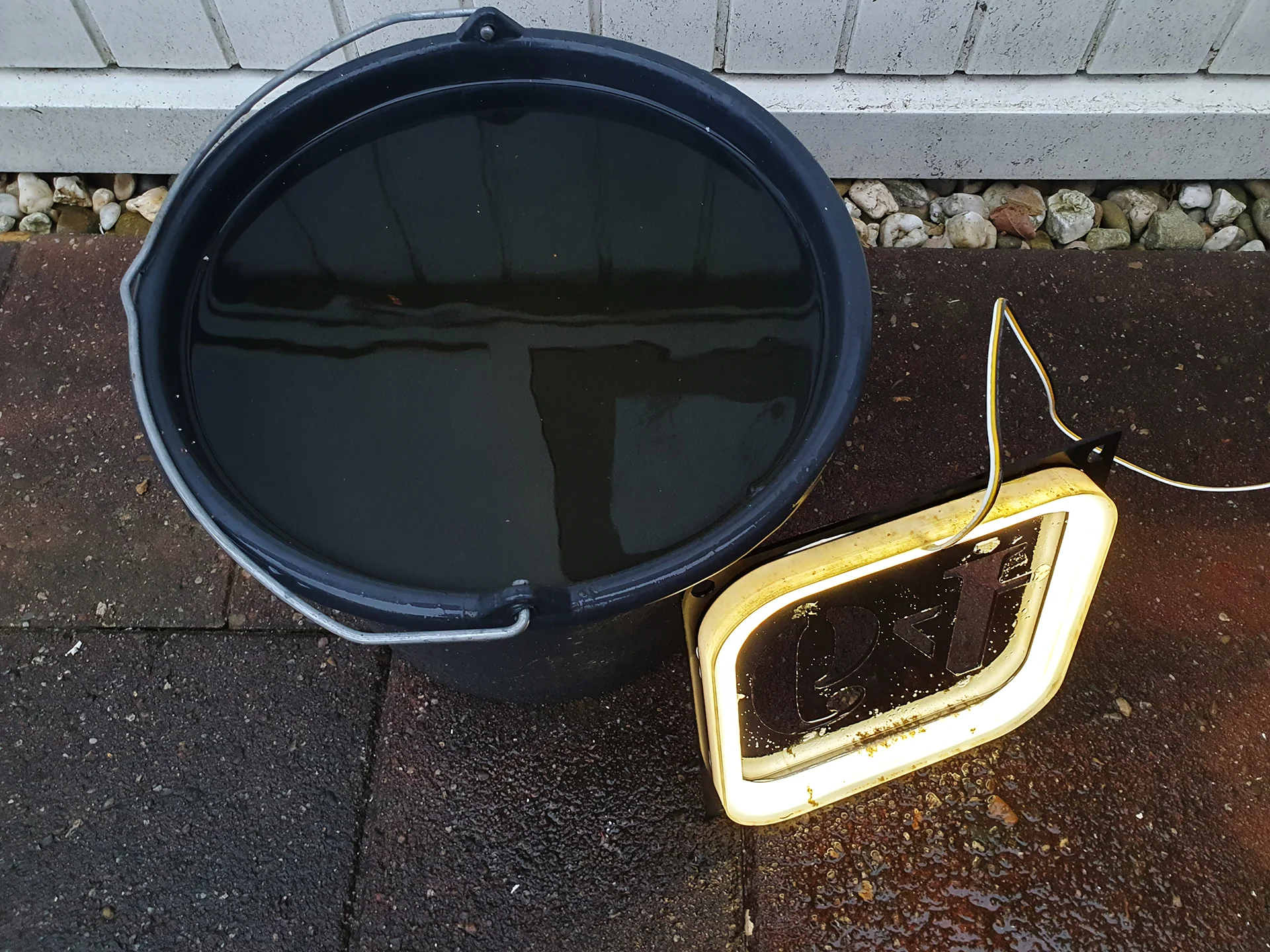 IllumaSign LED huisnummerbord functioneert na waterbestendigheidstest