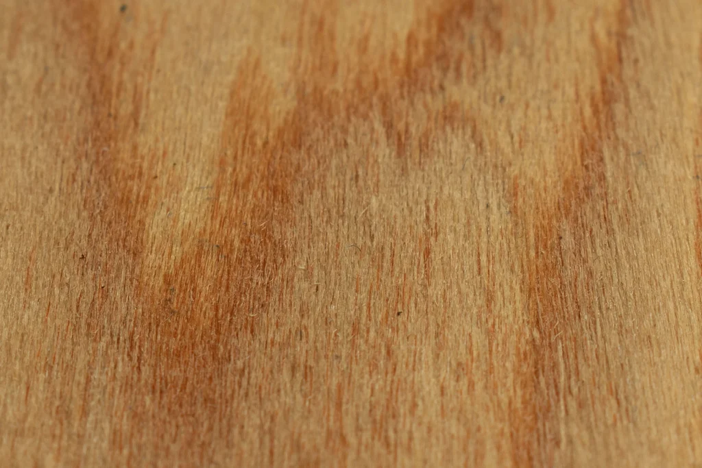 extreme close-up van kersenhout fineer met vlamtekening – wooddes fineer bibliotheek