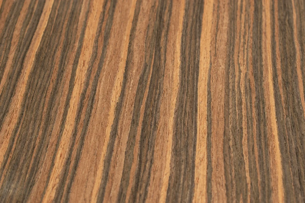 Coromandel fineer – Makassar stijl houtfineer met contrasterende strepen – Wooddes